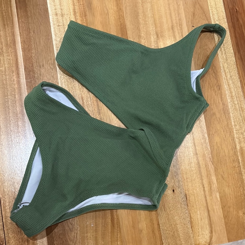 Green One-Shoulder One Piece  Set